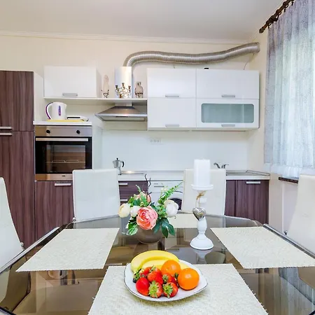 Nicol - Two-bedroom With Terrace And Sea View شقة *