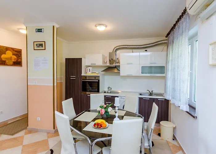 Nicol - Two-bedroom With Terrace And Sea View