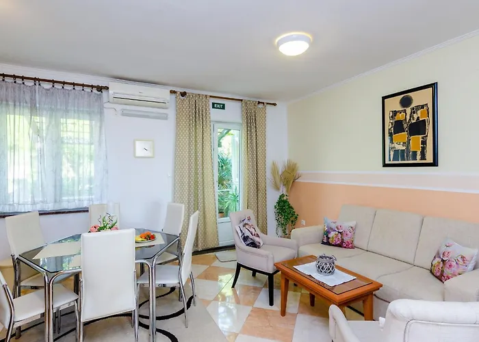 아파트 Nicol - Two-bedroom With Terrace And Sea View *