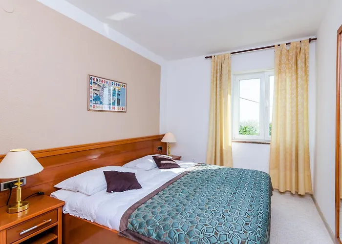 Nicol - Two-bedroom With Terrace And Sea View Appartement *